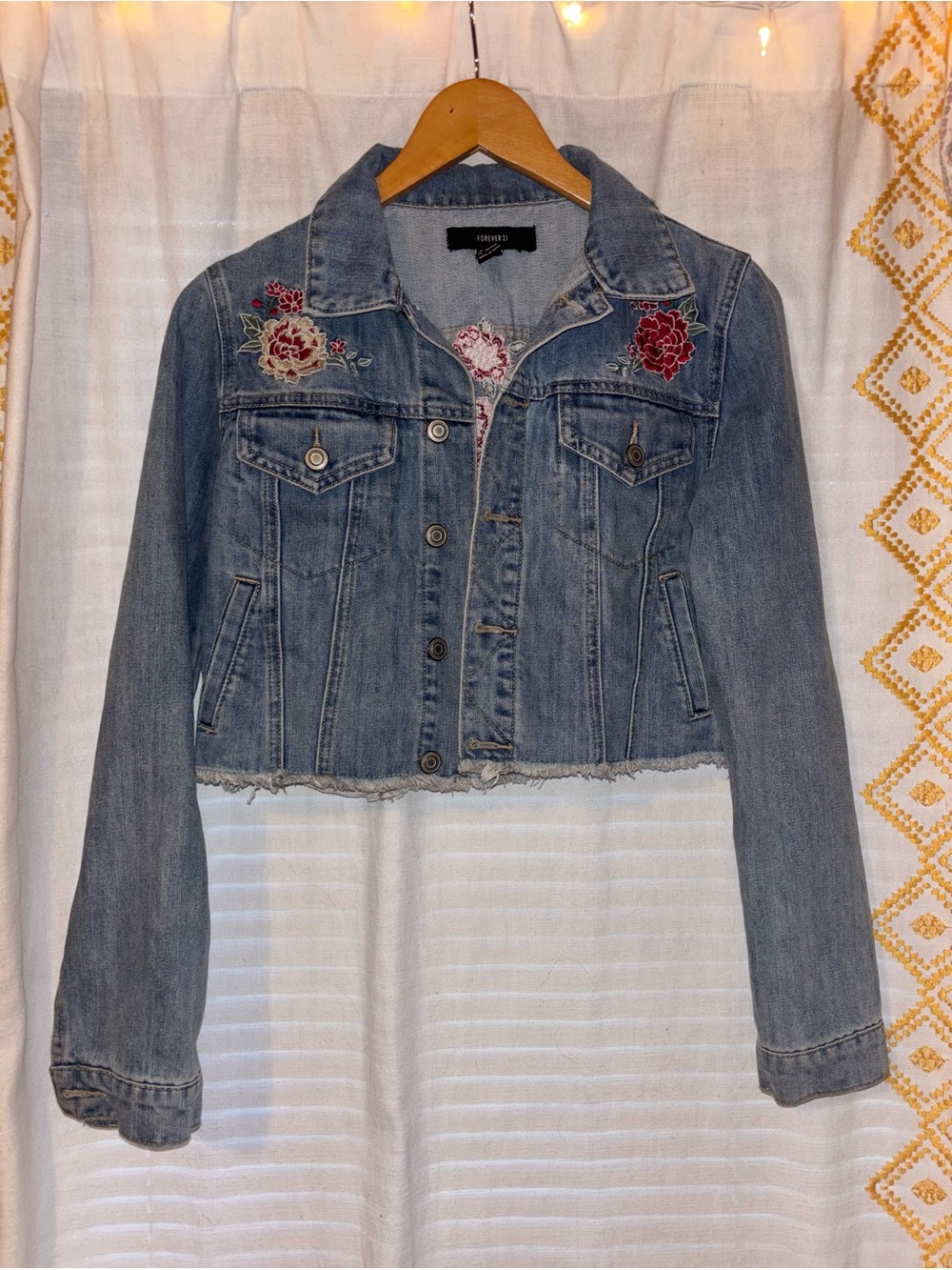 Forever 21 Floral Embroidered Cropped Denim Jacket Size Small Y2K Boho - Picture 2 of 8